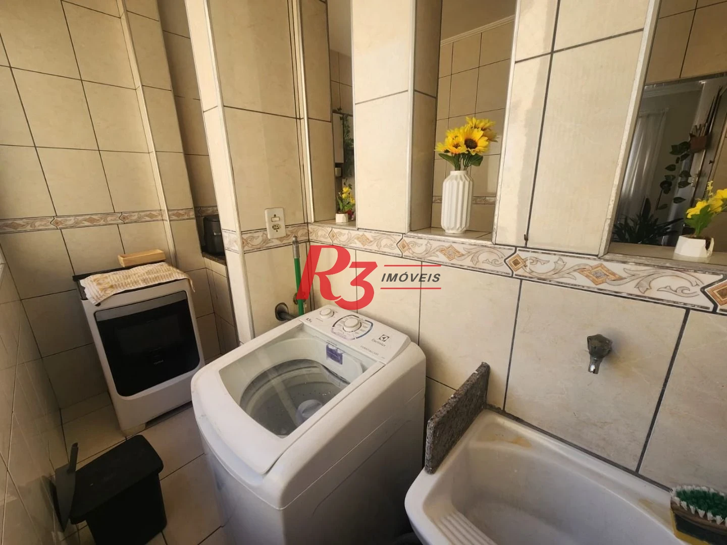 Apartamento com 2 dormitórios à venda, 74 m² por R$ 470.000,00 - Gonzaga - Santos/SP