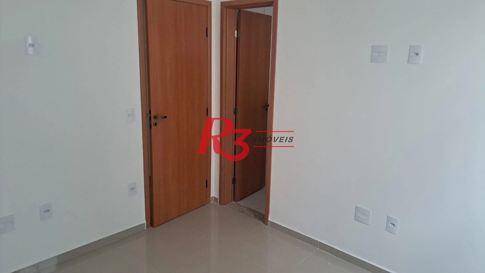 Casa com 3 dormitórios à venda, 1 m² por R$ 950.000,00 - Aparecida - Santos/SP