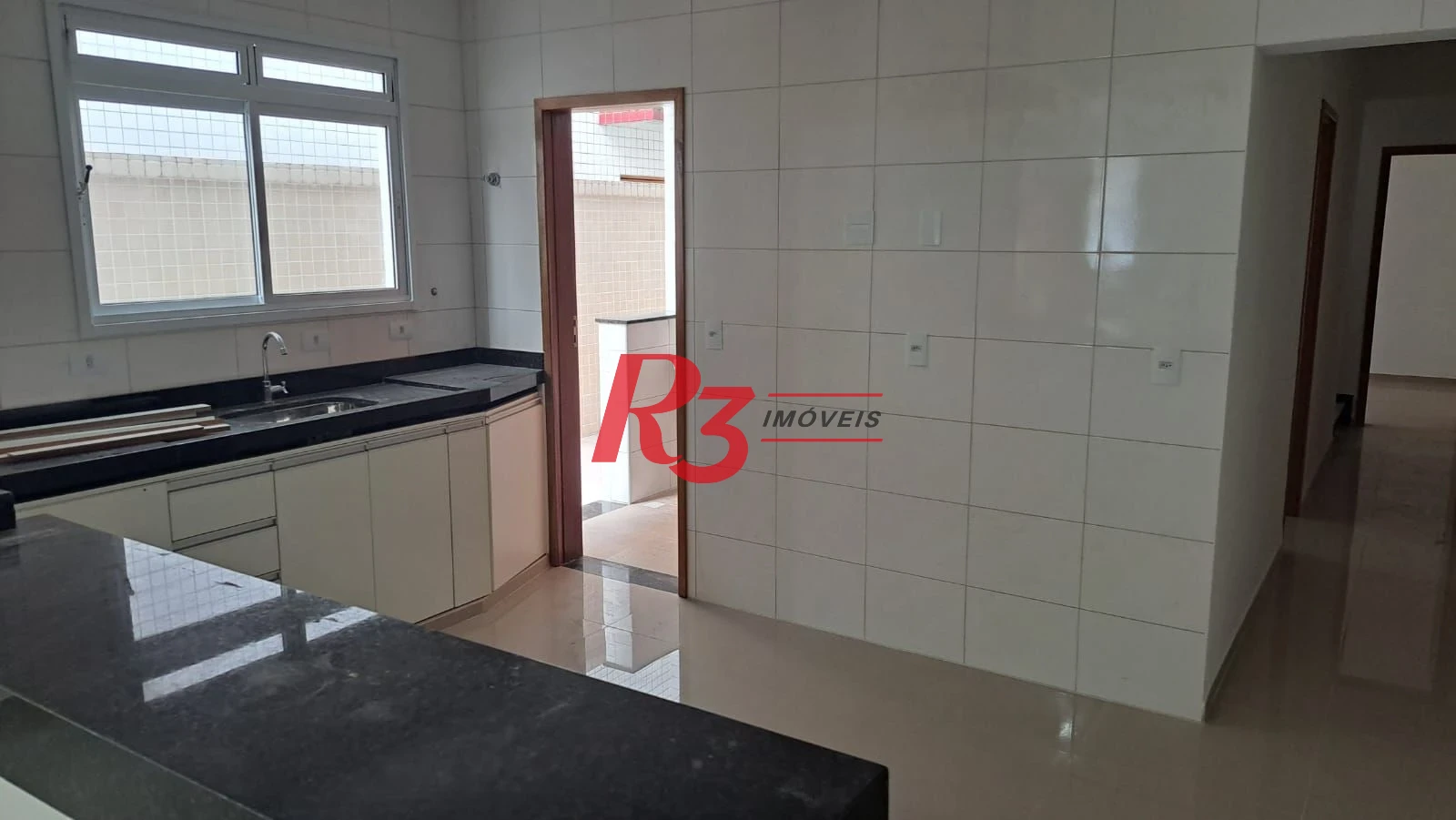 Casa com 3 dormitórios à venda, 1 m² por R$ 950.000,00 - Aparecida - Santos/SP