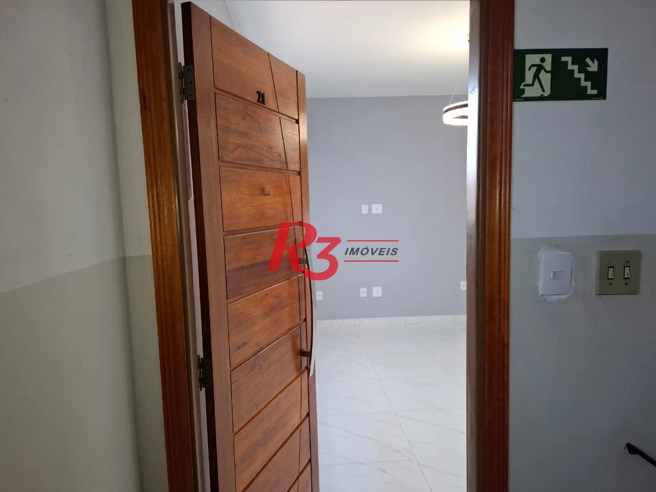 Apartamento com 2 dormitórios à venda, 61 m² por R$ 405.000,00 - Gonzaga - Santos/SP