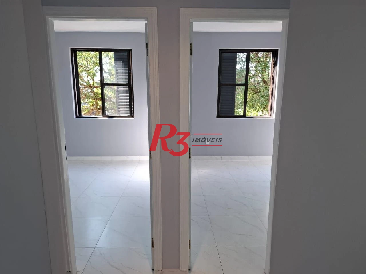 Apartamento com 2 dormitórios à venda, 61 m² por R$ 405.000,00 - Gonzaga - Santos/SP