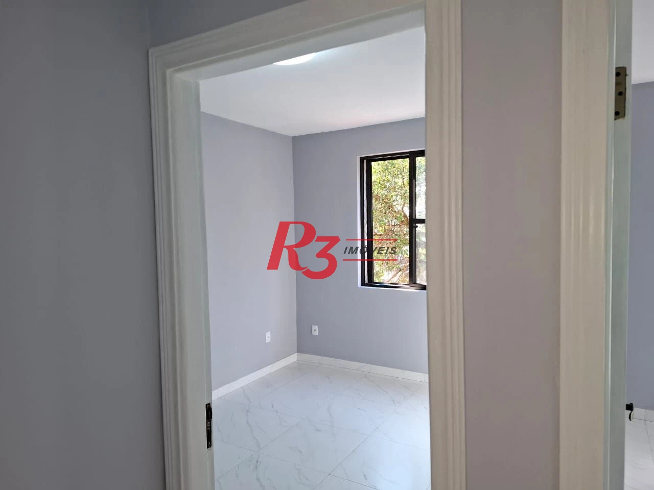 Apartamento com 2 dormitórios à venda, 61 m² por R$ 405.000,00 - Gonzaga - Santos/SP
