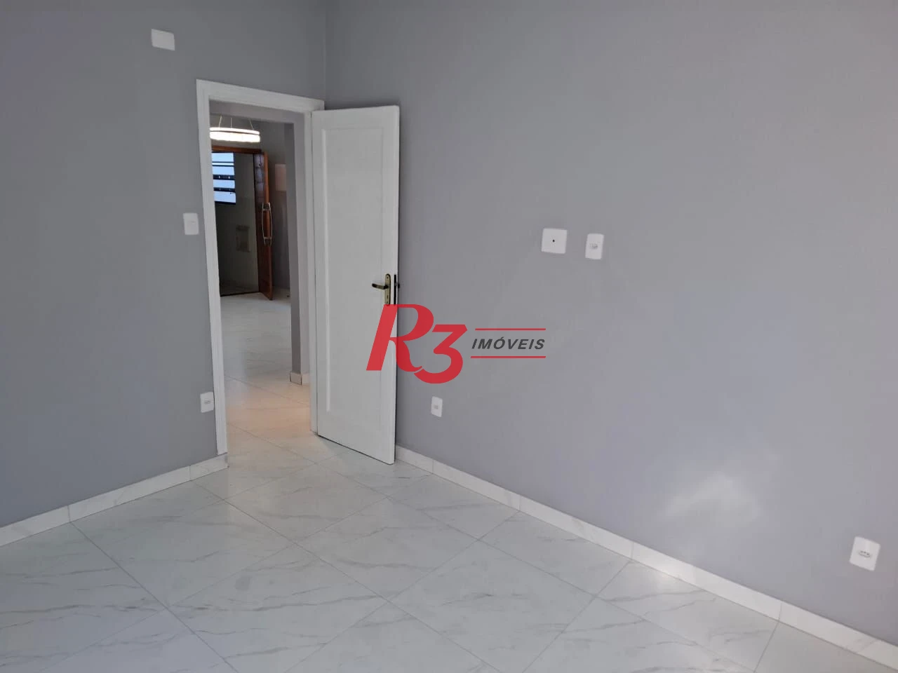 Apartamento com 2 dormitórios à venda, 61 m² por R$ 405.000,00 - Gonzaga - Santos/SP