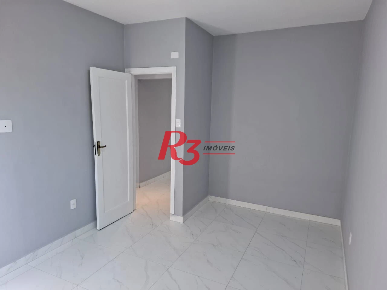 Apartamento com 2 dormitórios à venda, 61 m² por R$ 405.000,00 - Gonzaga - Santos/SP