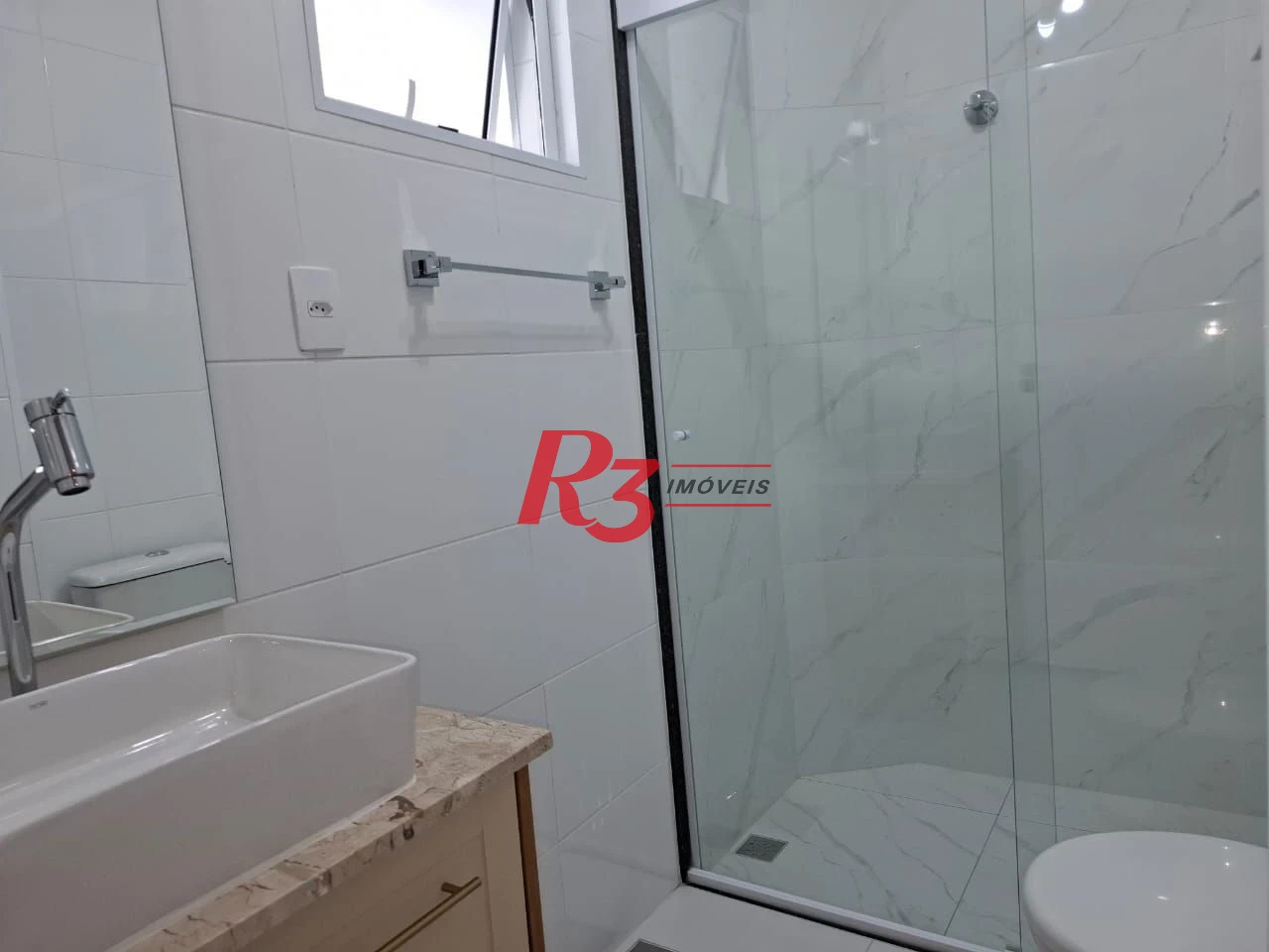 Apartamento com 2 dormitórios à venda, 61 m² por R$ 405.000,00 - Gonzaga - Santos/SP