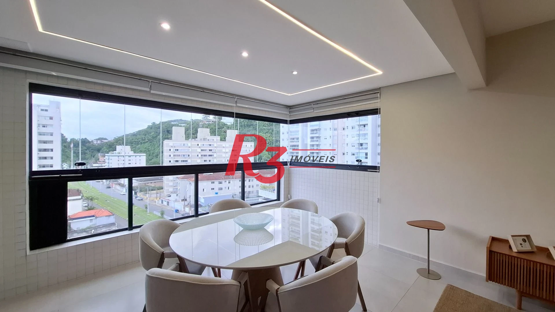 Apartamento à venda, 2 quartos (1 suíte), PORTEIRA FECHADA, José Menino em Santos SP.