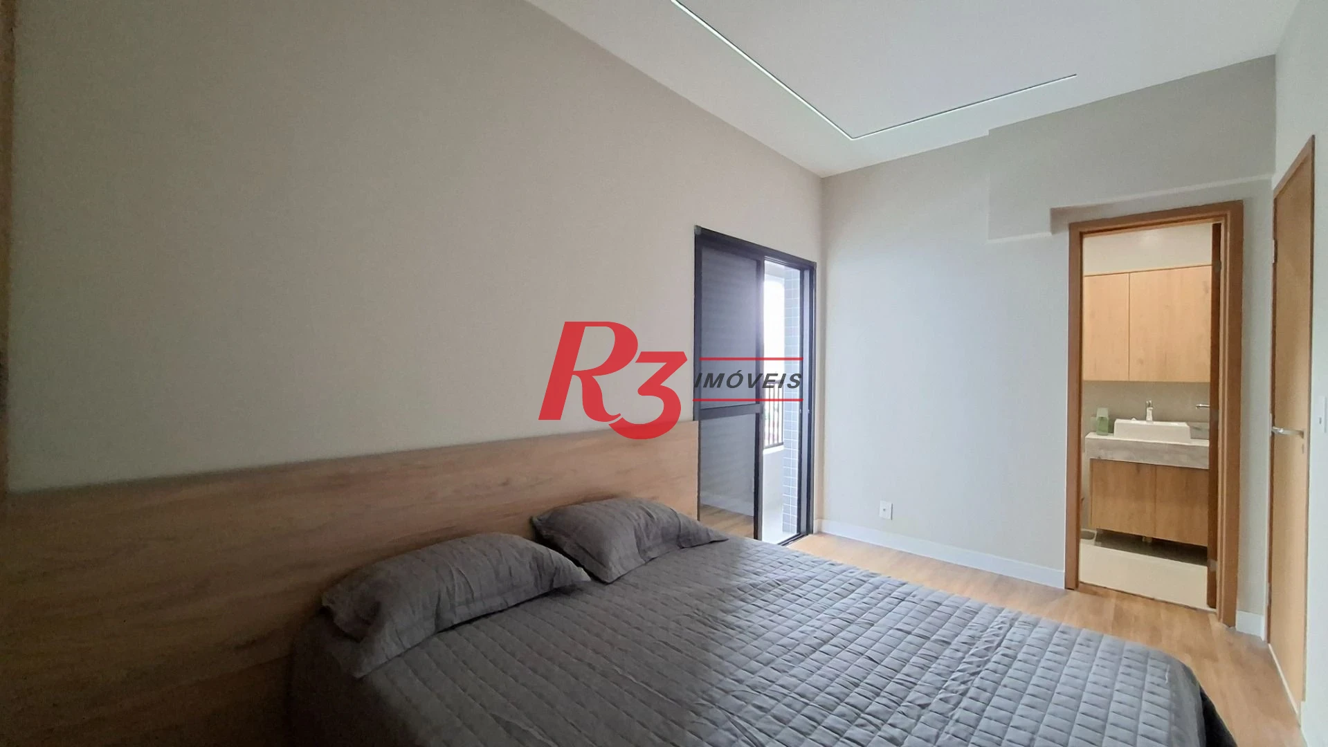Apartamento à venda, 2 quartos (1 suíte), PORTEIRA FECHADA, José Menino em Santos SP.