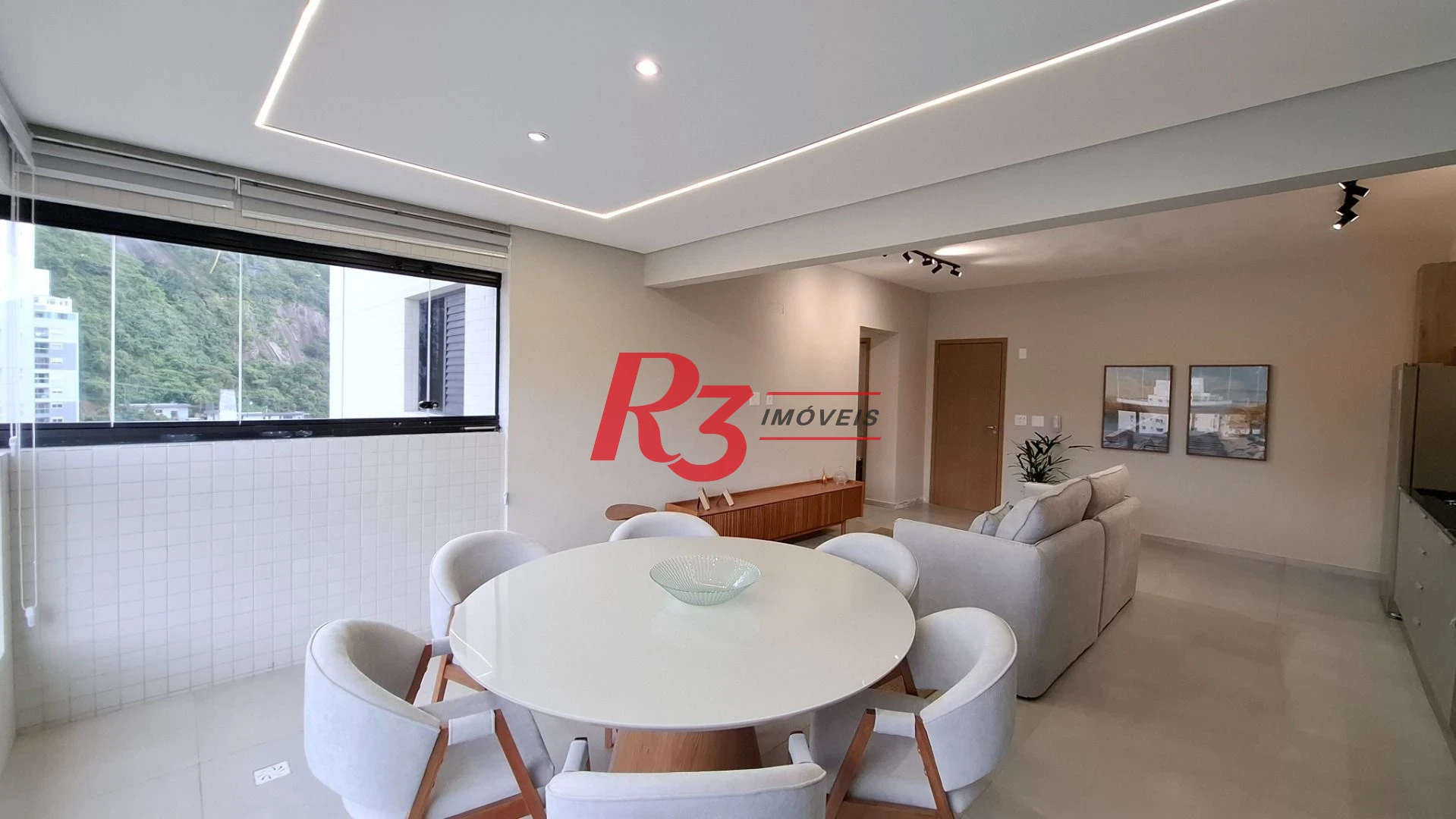 Apartamento à venda, 2 quartos (1 suíte), PORTEIRA FECHADA, José Menino em Santos SP.