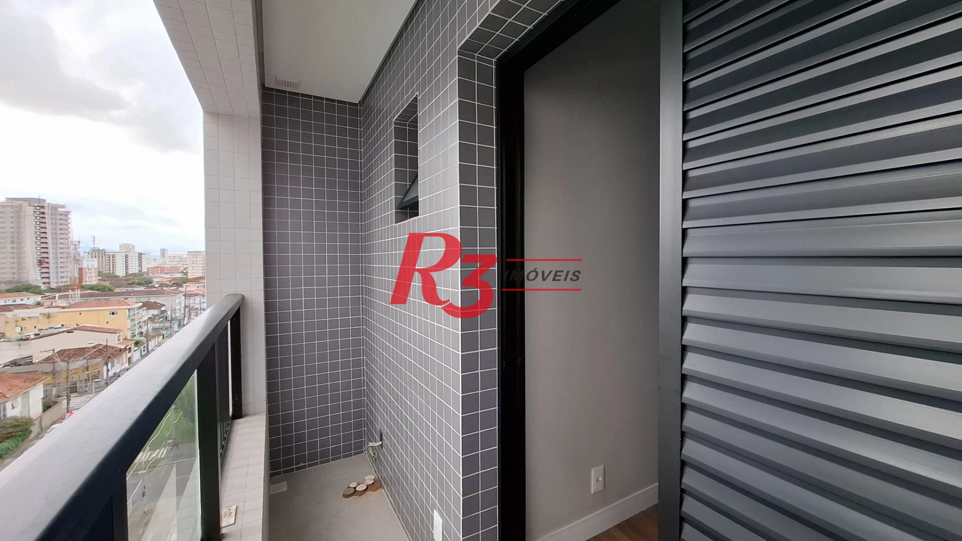 Apartamento à venda, 2 quartos (1 suíte), PORTEIRA FECHADA, José Menino em Santos SP.