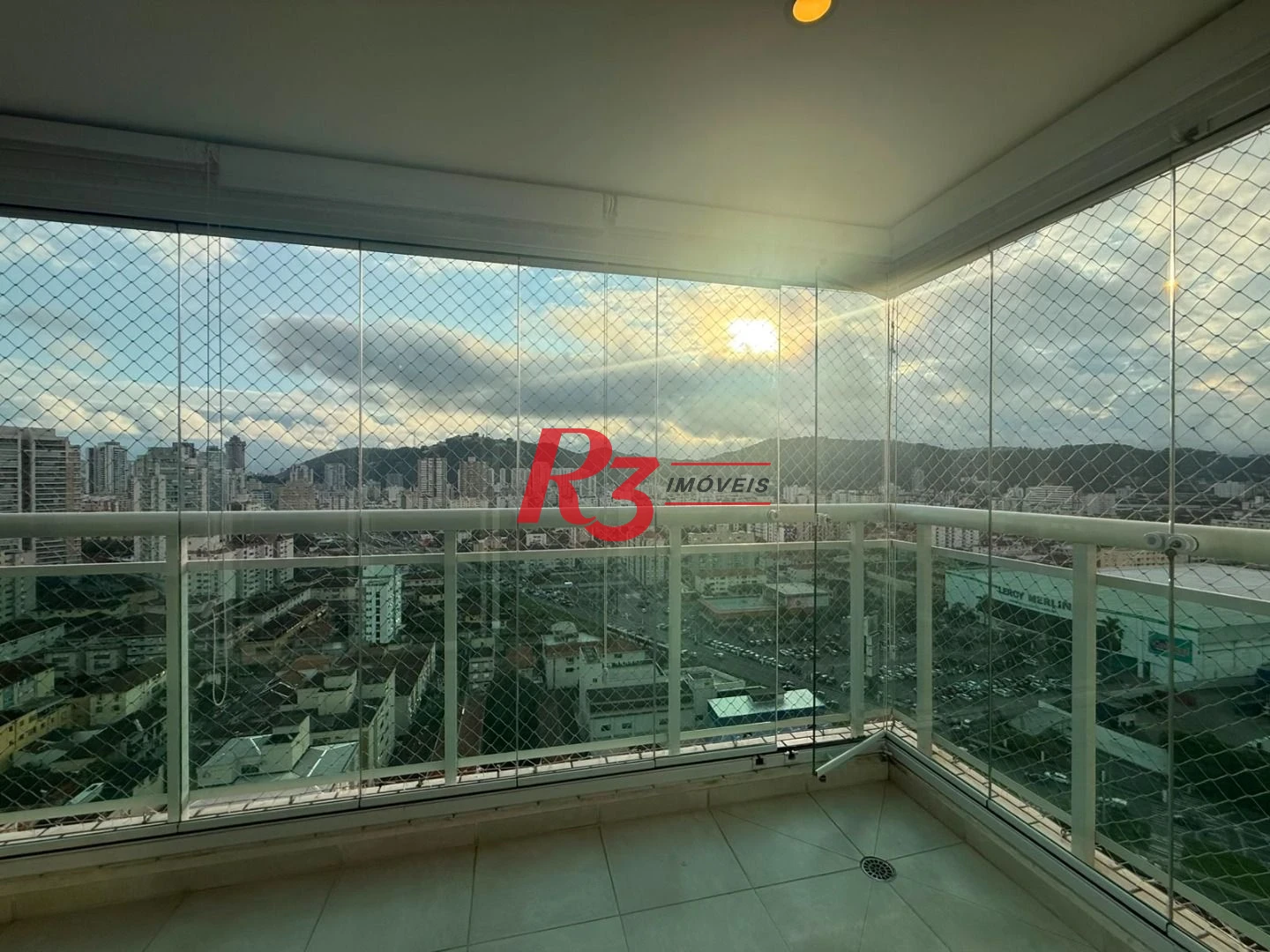 Apartamento com 3 dormitórios à venda, 109 m² por R$ 1.350.000,00 - Gonzaga - Santos/SP