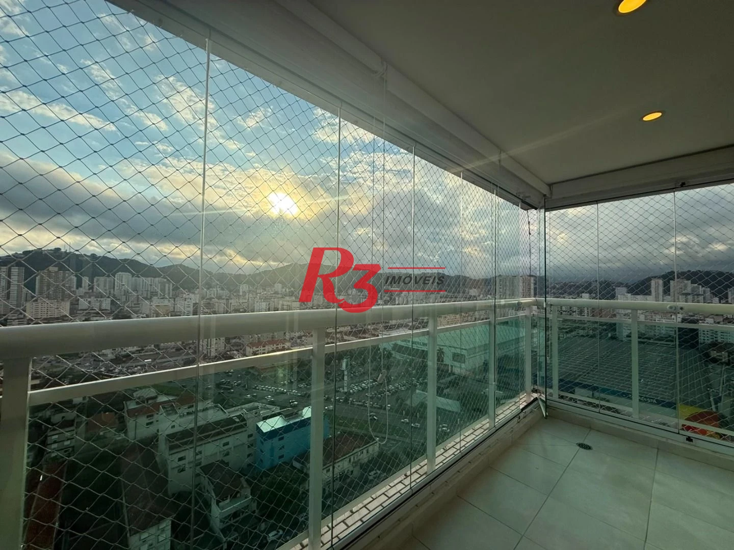 Apartamento com 3 dormitórios à venda, 109 m² por R$ 1.350.000,00 - Gonzaga - Santos/SP