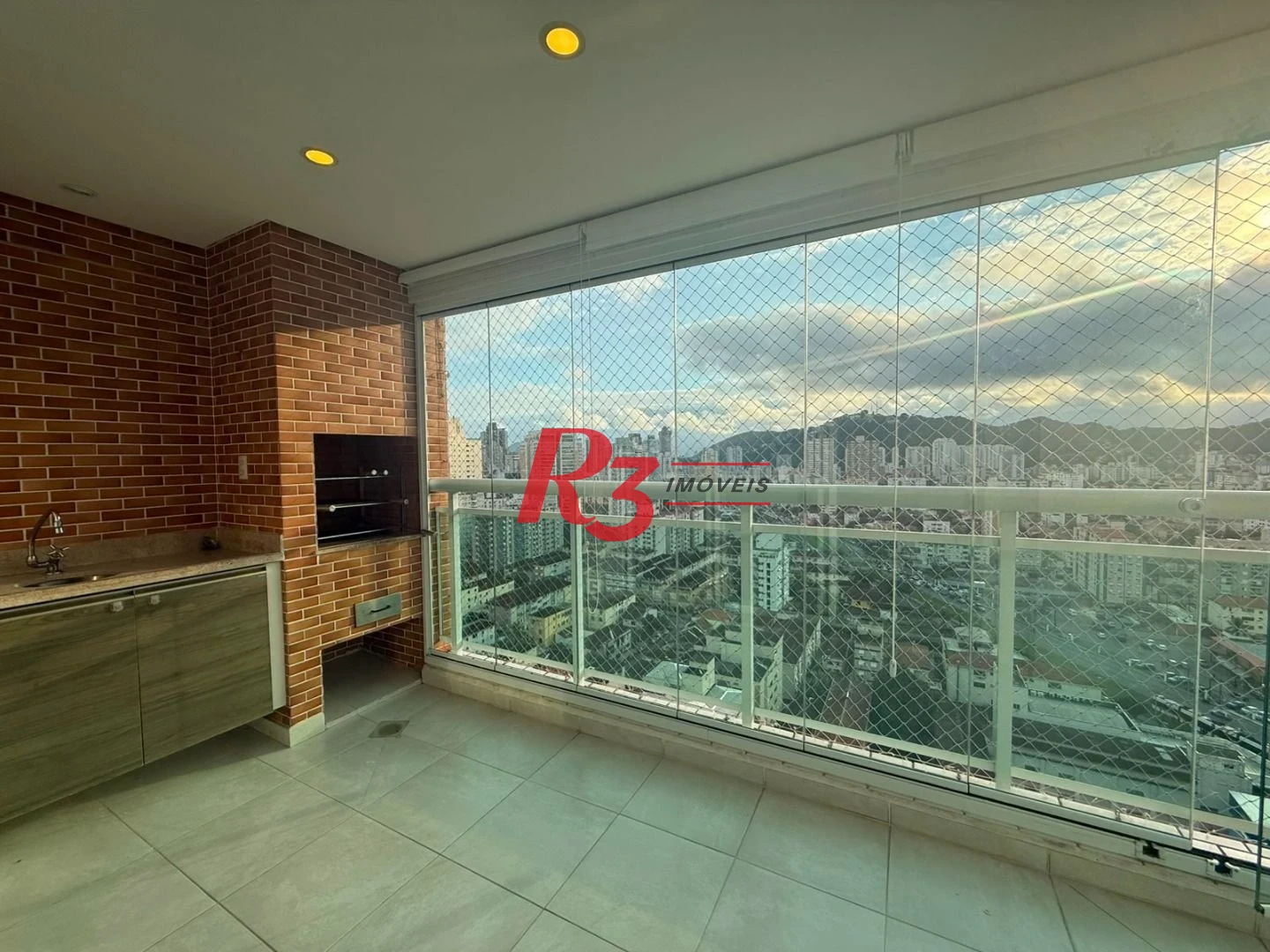 Apartamento com 3 dormitórios à venda, 109 m² por R$ 1.350.000,00 - Gonzaga - Santos/SP