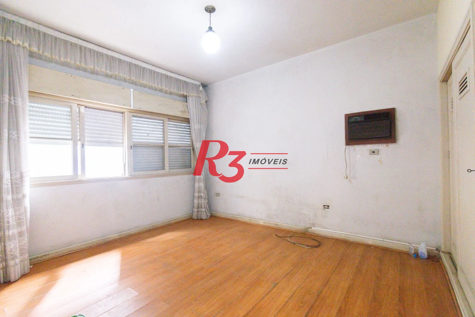 Apartamento com 2 dormitórios à venda, 148 m² por R$ 780.000,00 - Gonzaga - Santos/SP