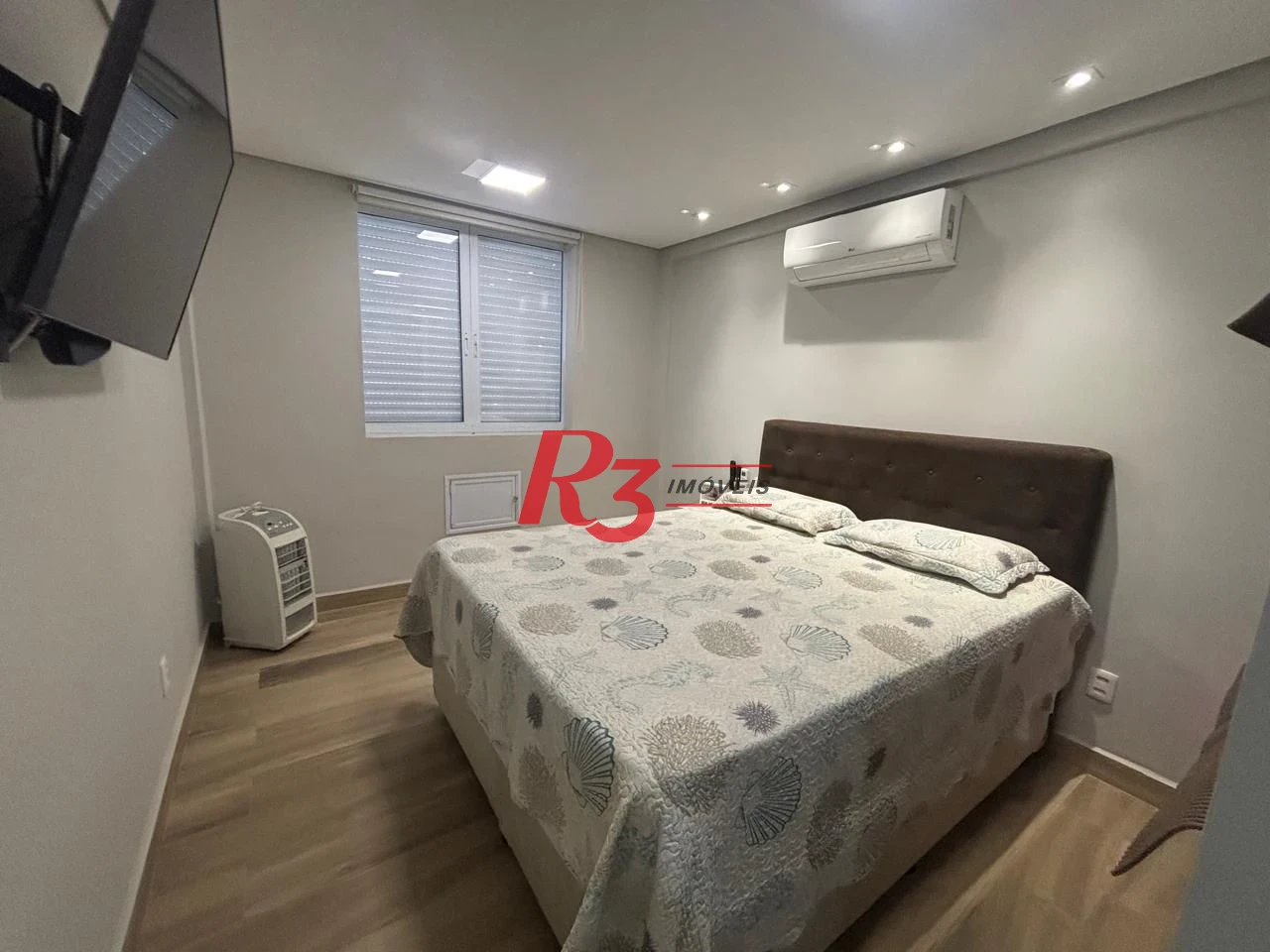 Apartamento a venda de 2 dormitórios na guadra da praia