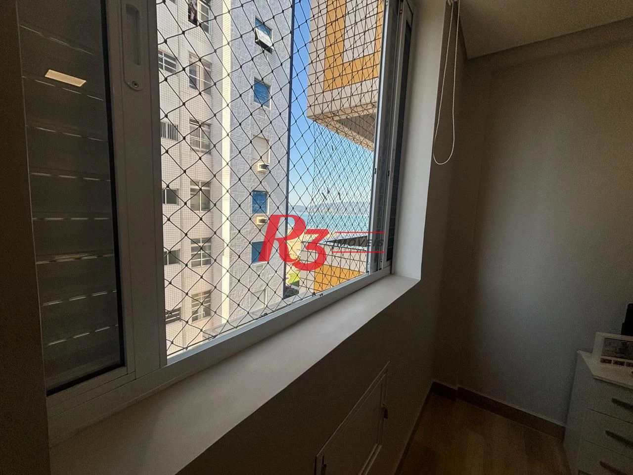 Apartamento a venda de 2 dormitórios na guadra da praia