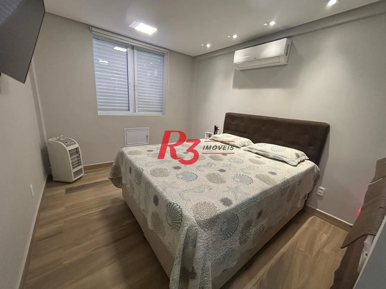 Apartamento a venda de 2 dormitórios na guadra da praia