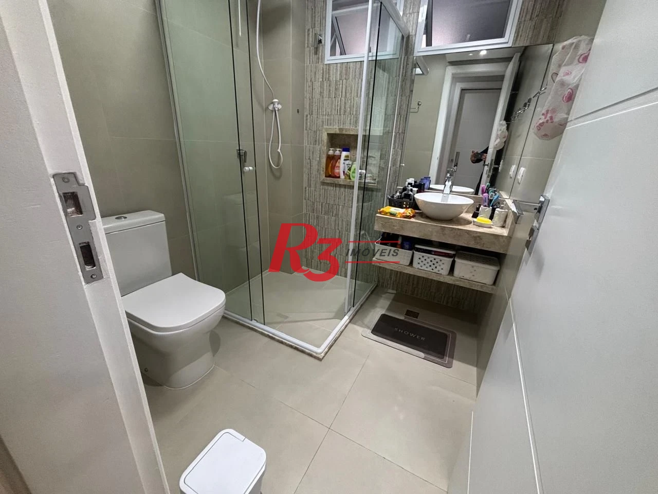 Apartamento a venda de 2 dormitórios na guadra da praia