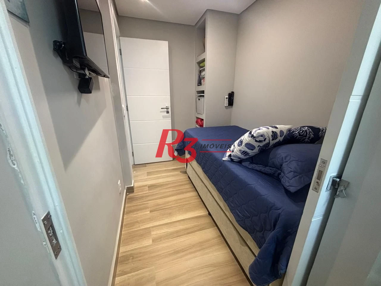 Apartamento a venda de 2 dormitórios na guadra da praia