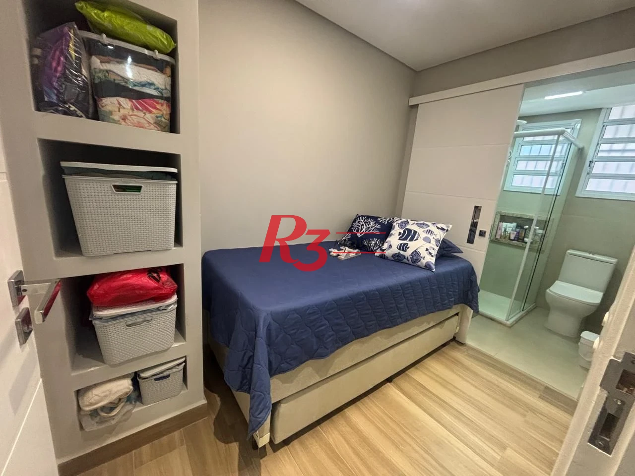 Apartamento a venda de 2 dormitórios na guadra da praia