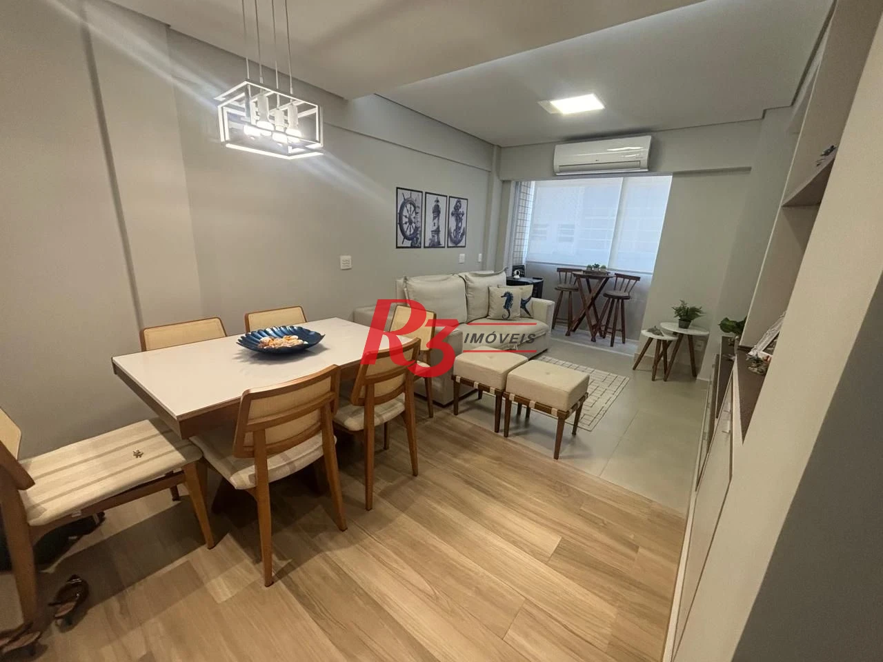 Apartamento a venda de 2 dormitórios na guadra da praia