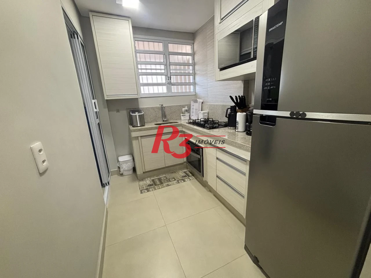 Apartamento a venda de 2 dormitórios na guadra da praia