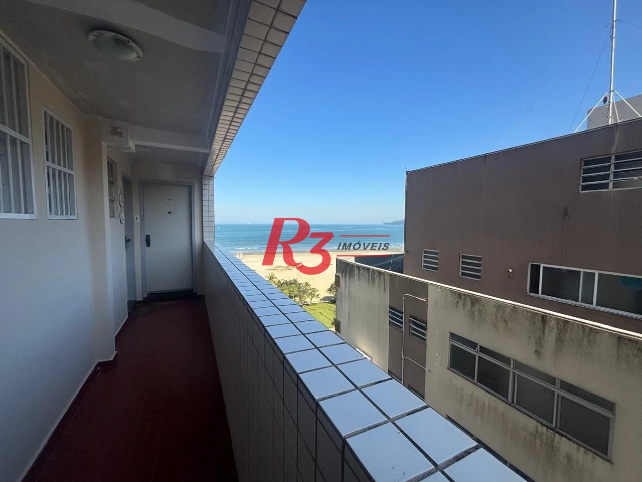 Apartamento a venda de 2 dormitórios na guadra da praia