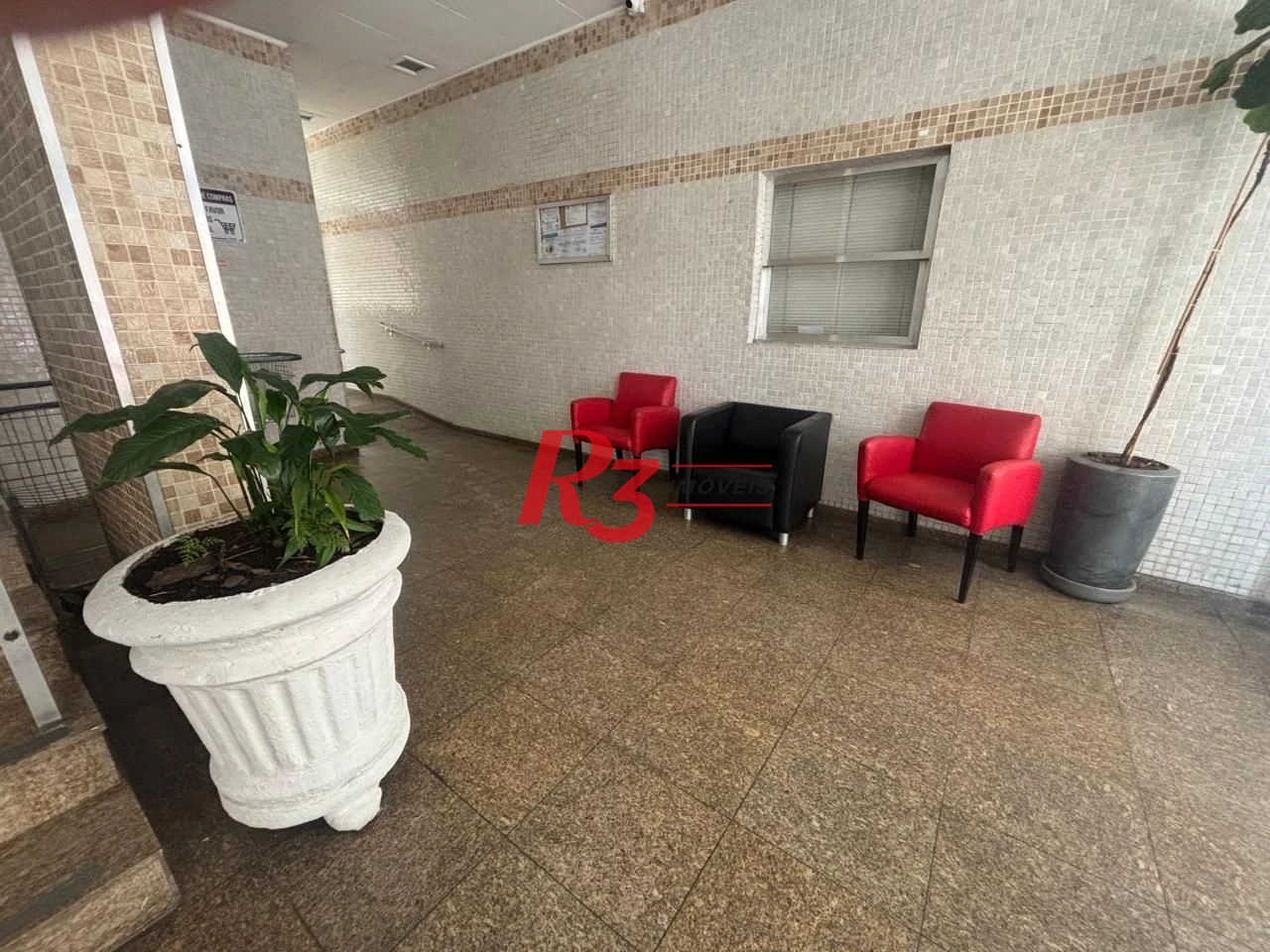 Apartamento a venda de 2 dormitórios na guadra da praia