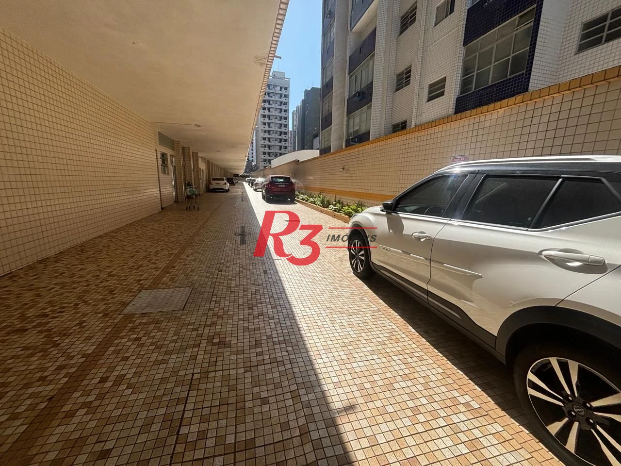 Apartamento a venda de 2 dormitórios na guadra da praia