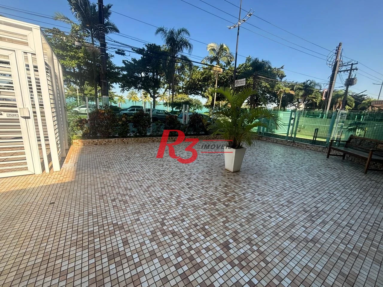 Apartamento a venda de 2 dormitórios na guadra da praia