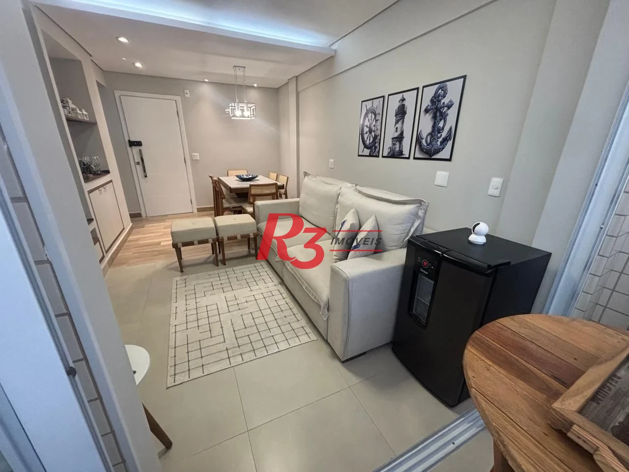 Apartamento a venda de 2 dormitórios na guadra da praia