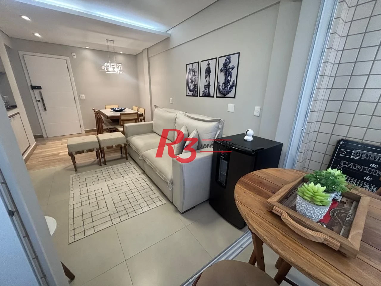 Apartamento a venda de 2 dormitórios na guadra da praia