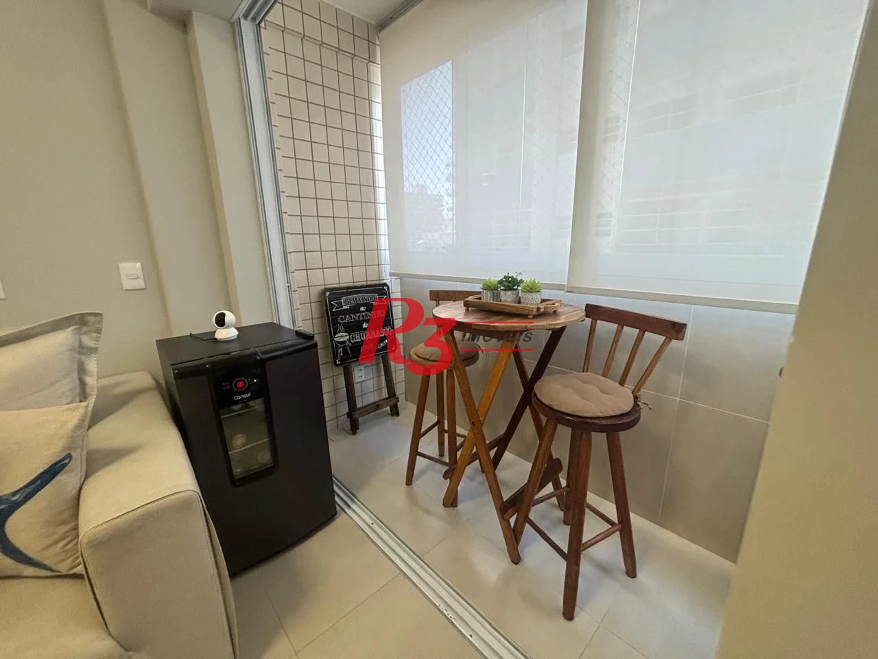 Apartamento a venda de 2 dormitórios na guadra da praia