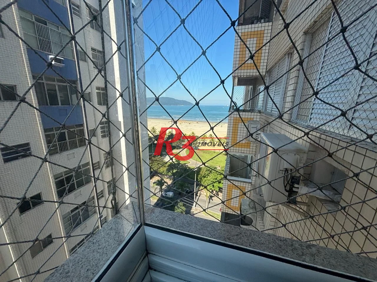 Apartamento a venda de 2 dormitórios na guadra da praia