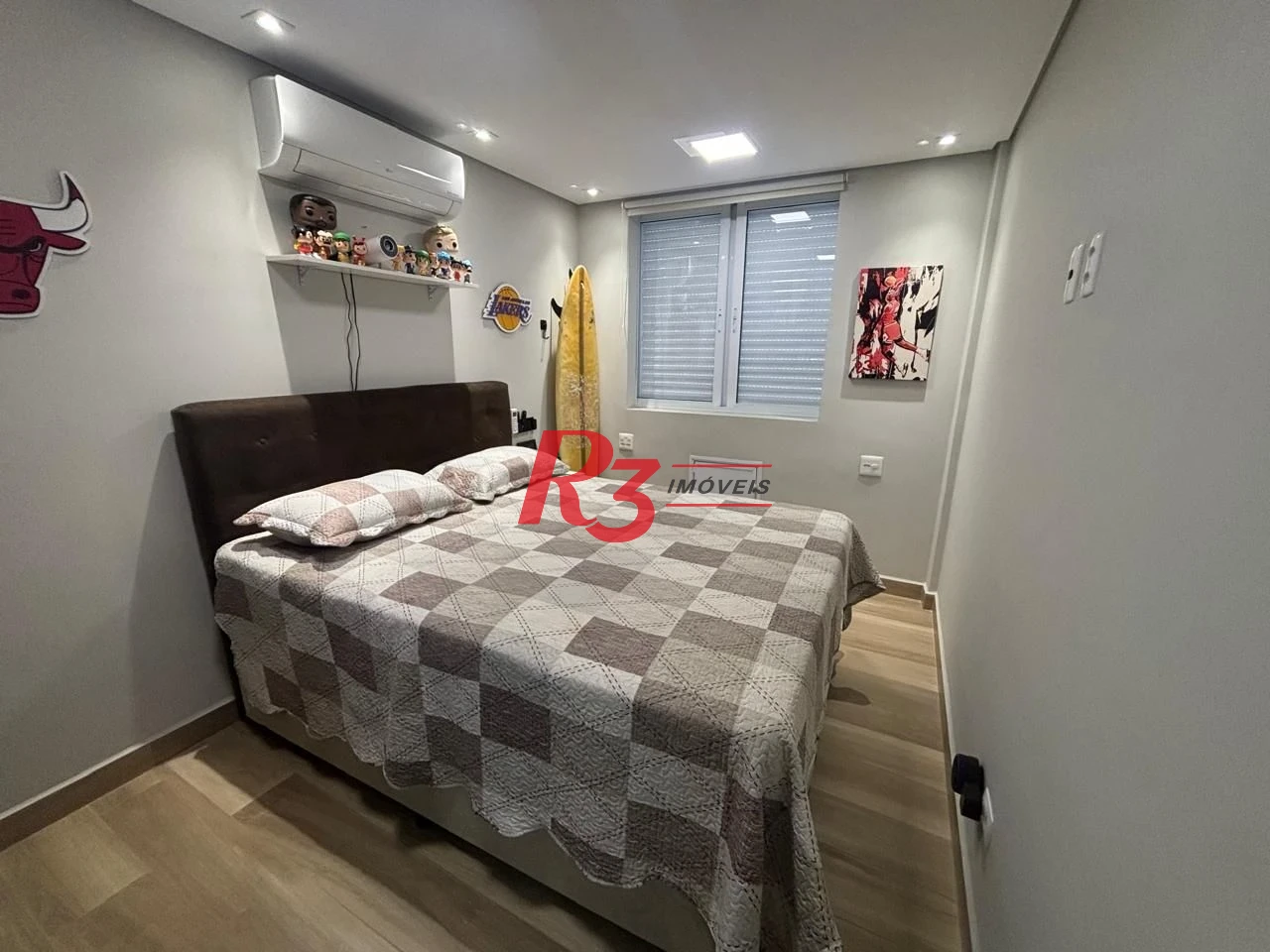 Apartamento a venda de 2 dormitórios na guadra da praia