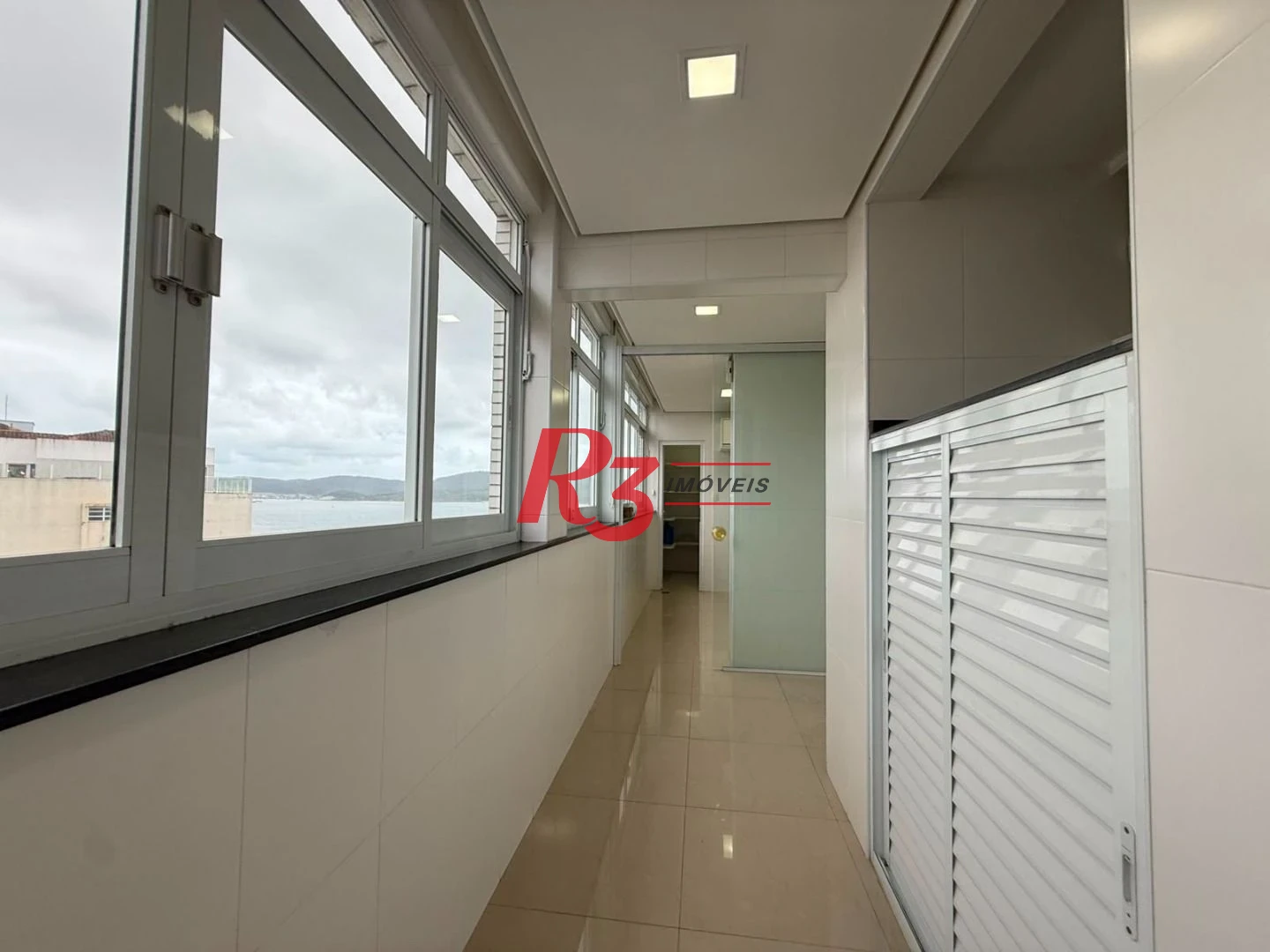 Apartamento com 3 dormitórios à venda, 194 m² por R$ 1.880.000,00 - Boqueirão - Santos/SP
