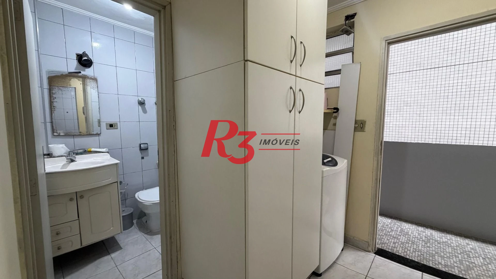 Apartamento com 2 dormitórios à venda, 54 m² por R$ 415.000,00 - Boqueirão - Santos/SP
