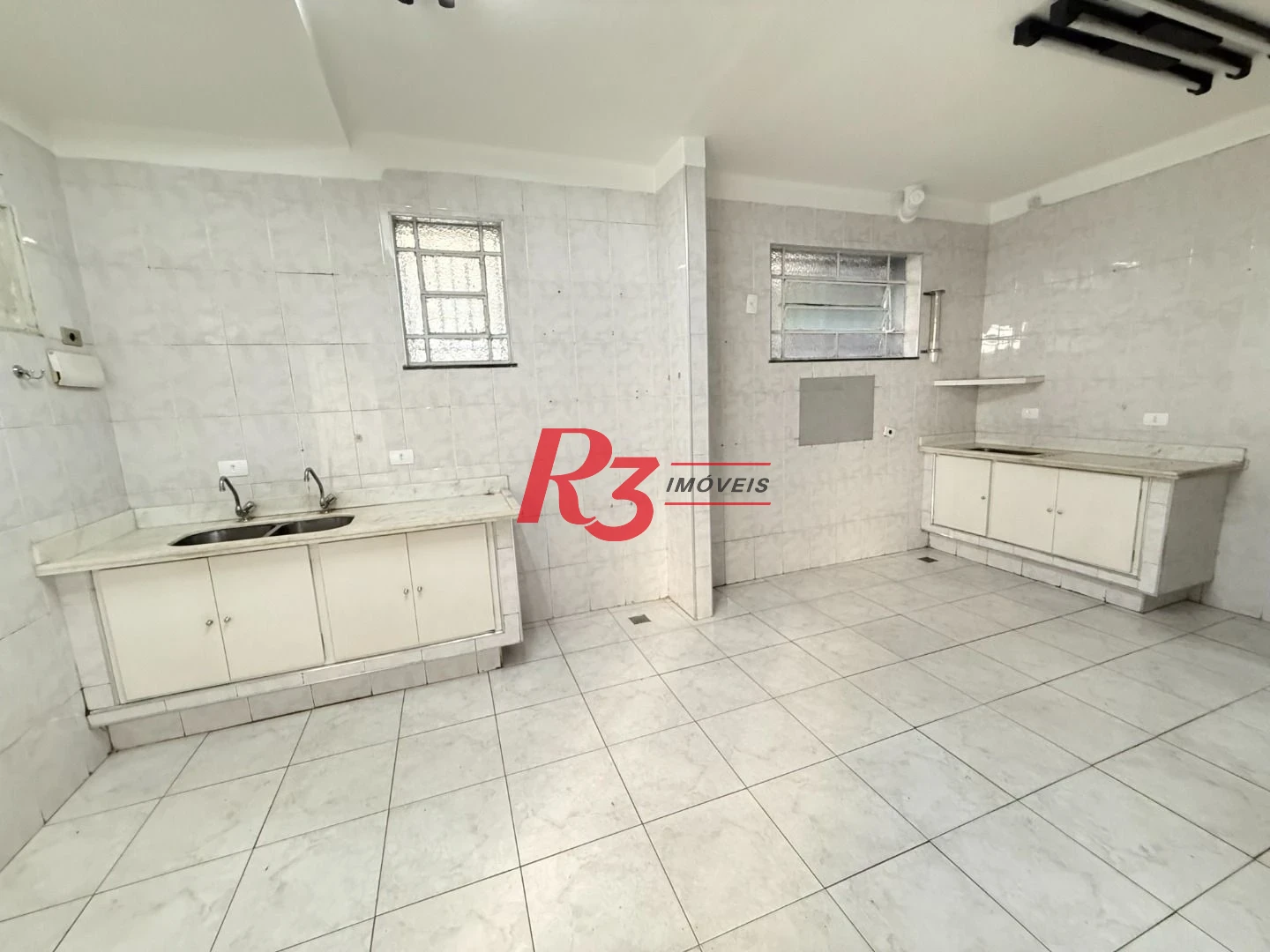Sobrado para alugar, 257 m² por R$ 41.900,00/mês - Gonzaga - Santos/SP