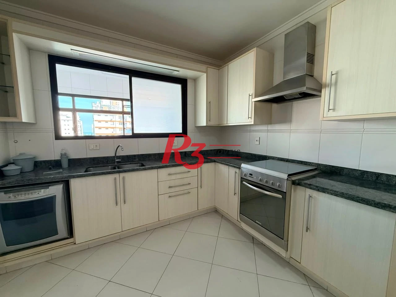 Apartamento com 2 dormitórios à venda, 136 m² por R$ 1.100.000,00 - Boqueirão - Santos/SP