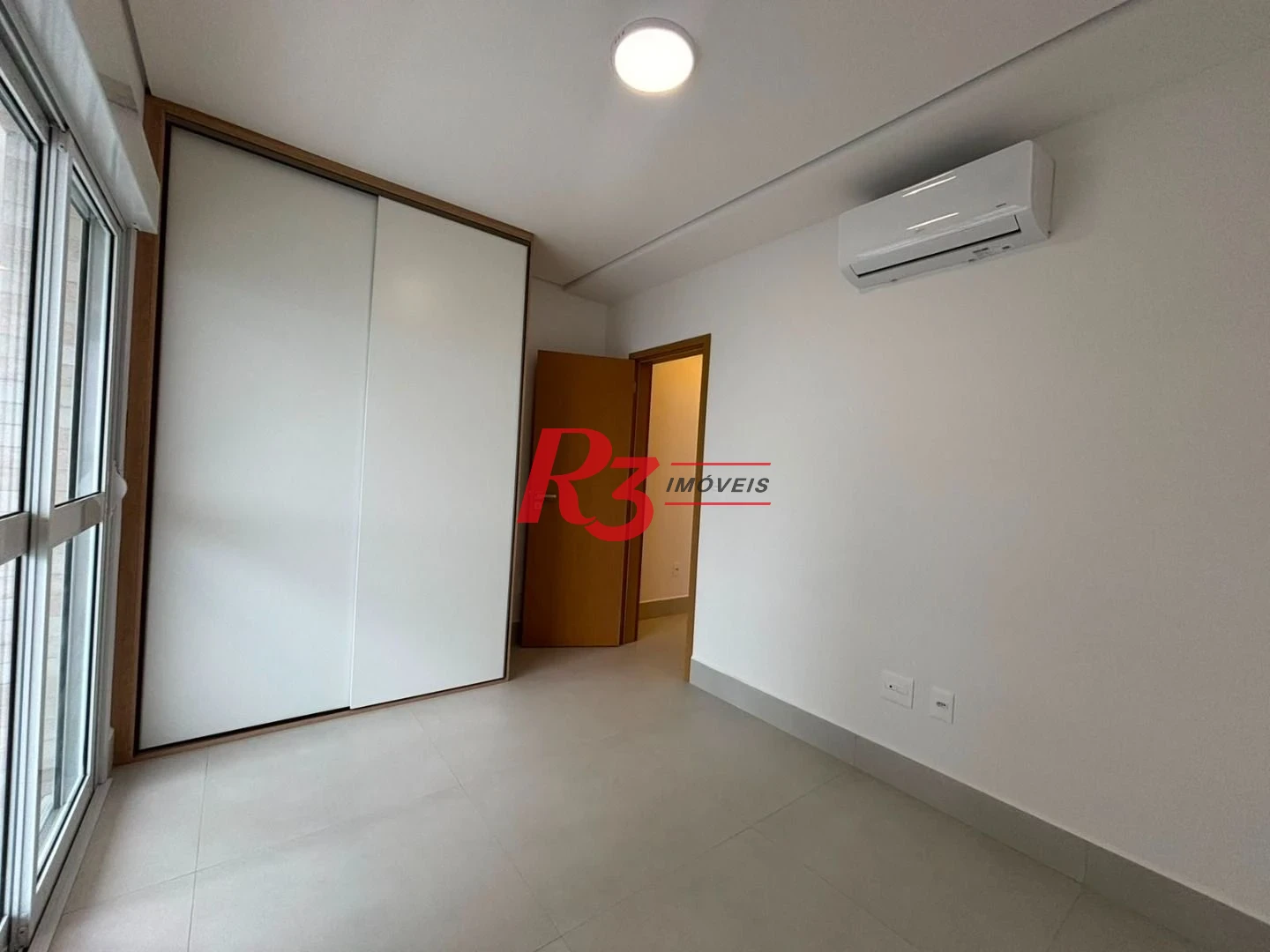 APARTAMENTO 3 QUARTOS PARA LOCAÇÃO NO EMBARÉ COM VISTA PANORAMICA  PARA O MAR