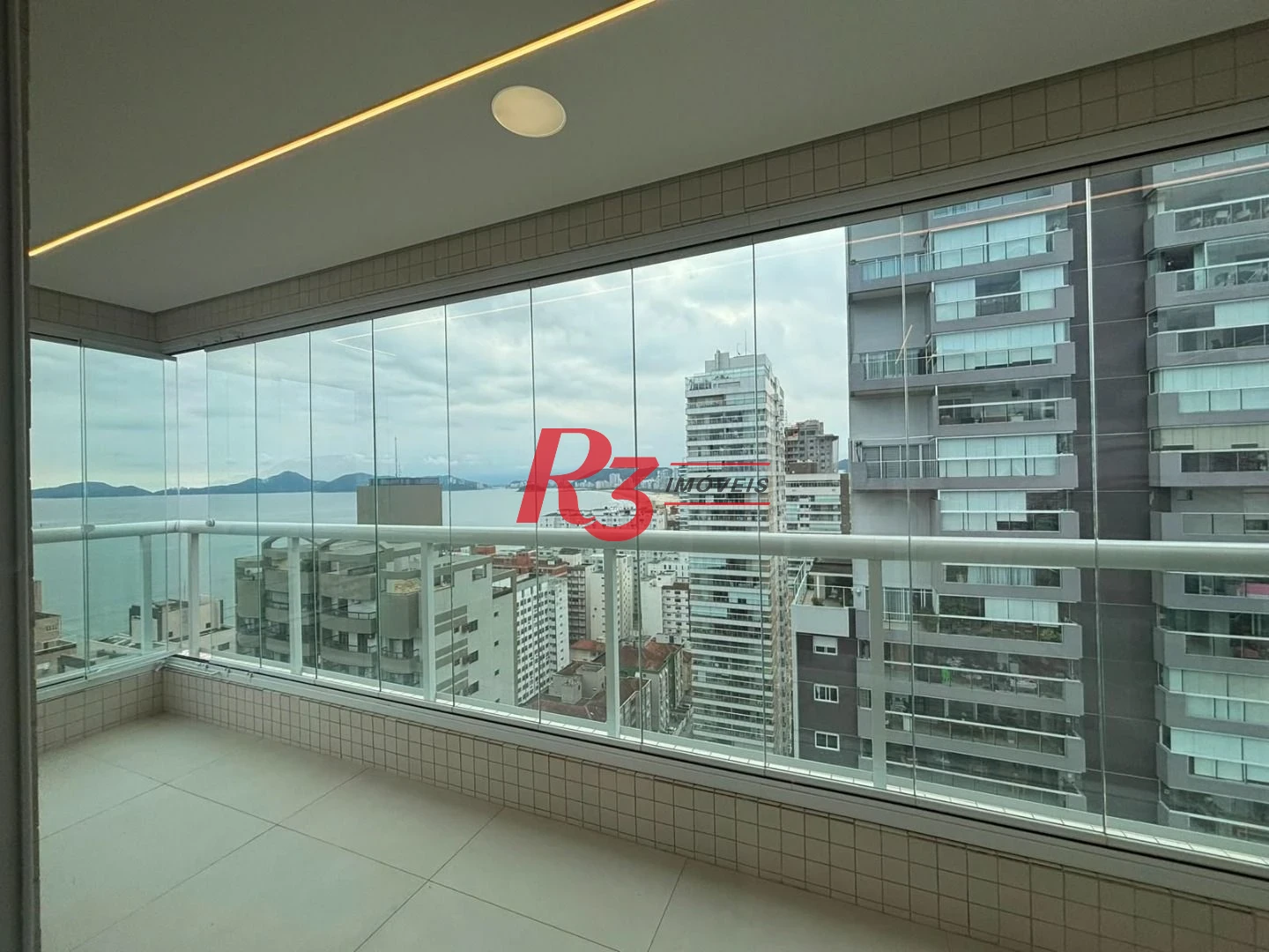 APARTAMENTO 3 QUARTOS PARA LOCAÇÃO NO EMBARÉ COM VISTA PANORAMICA  PARA O MAR