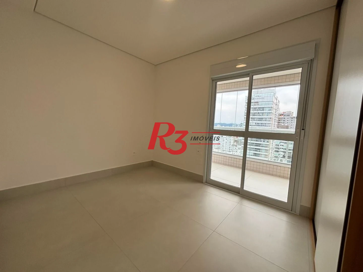 APARTAMENTO 3 QUARTOS PARA LOCAÇÃO NO EMBARÉ COM VISTA PANORAMICA  PARA O MAR
