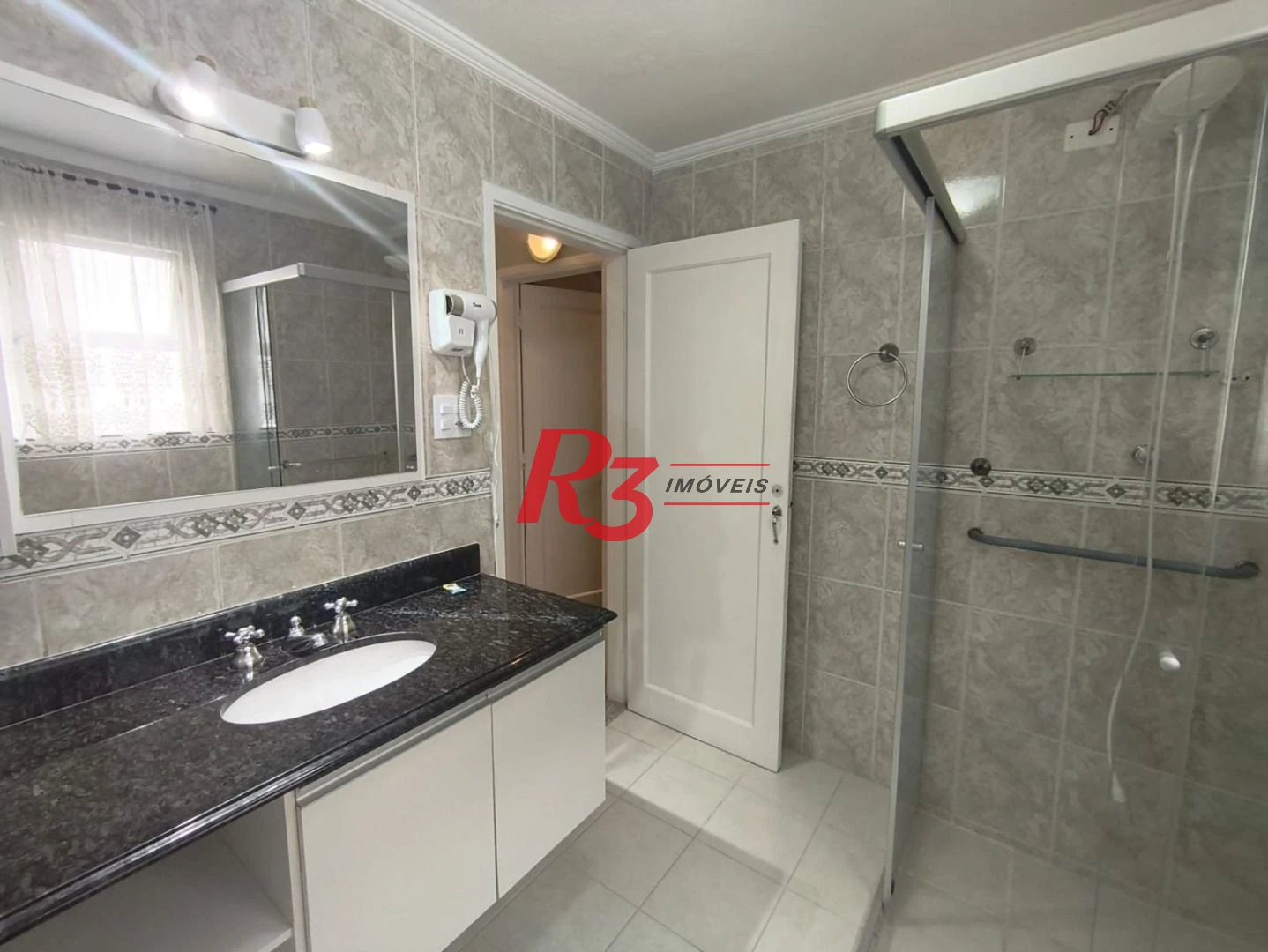 Apartamento com 2 dormitórios à venda, 74 m² por R$ 690.000,00 - Pompéia - Santos/SP