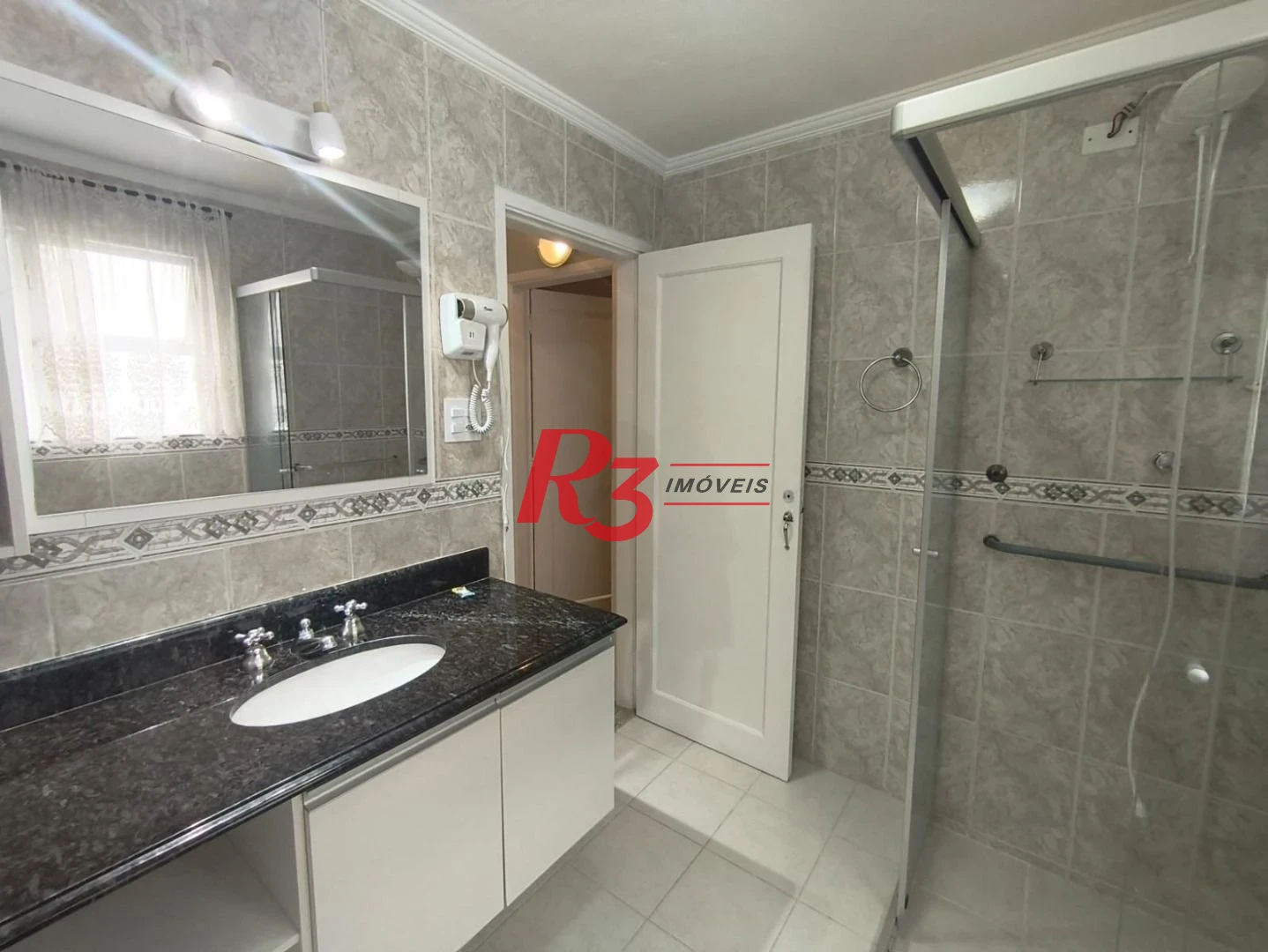 Apartamento com 2 dormitórios à venda, 74 m² por R$ 690.000,00 - Pompéia - Santos/SP