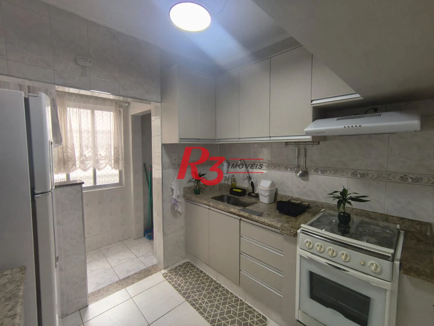 Apartamento com 2 dormitórios à venda, 74 m² por R$ 690.000,00 - Pompéia - Santos/SP