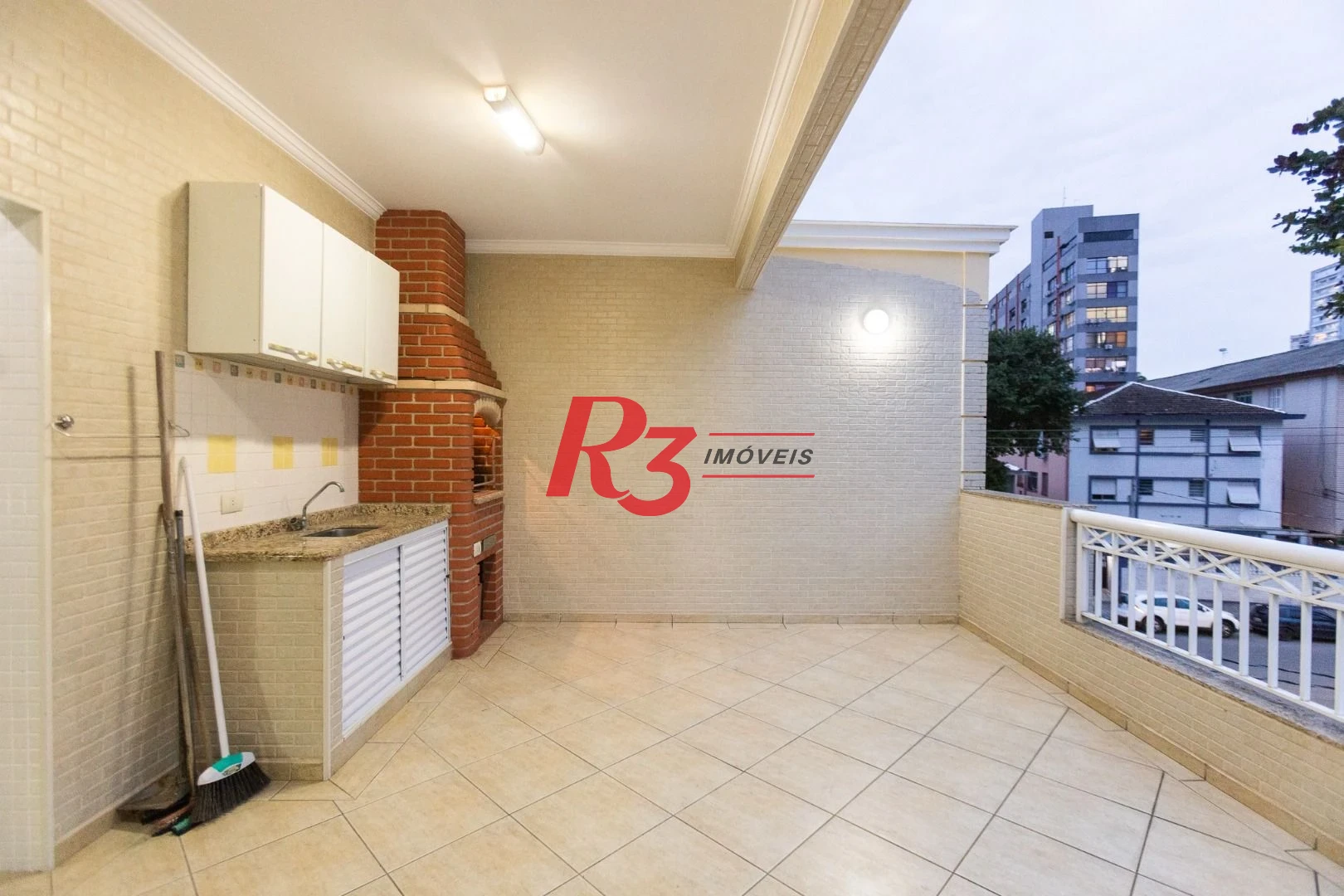 Casa com 3 dormitórios à venda, 142 m² por R$ 1.250.000,00 - Campo Grande - Santos/SP