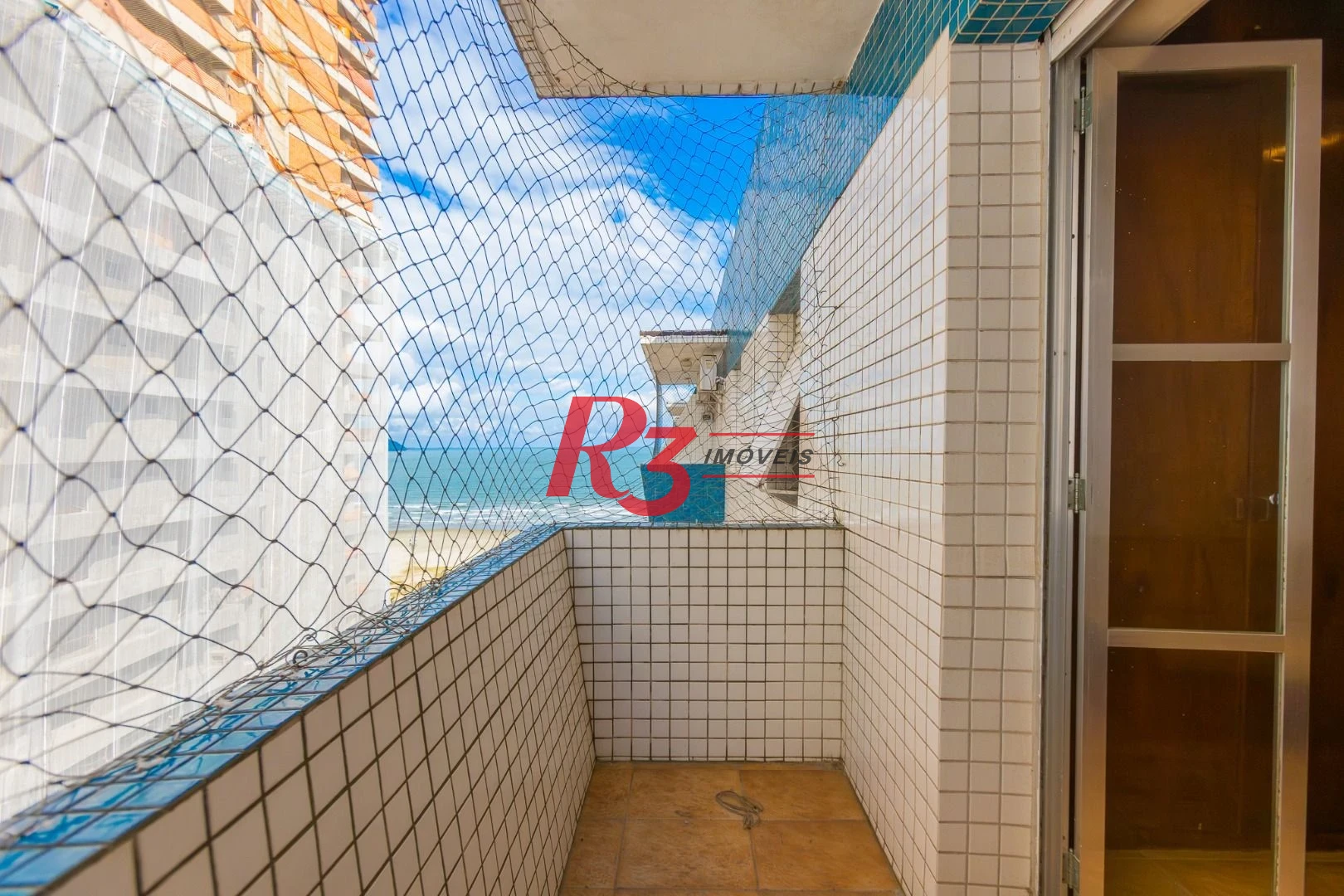 Apartamento com 2 dormitórios à venda, 62 m² por R$ 690.000,00 - Gonzaga - Santos/SP