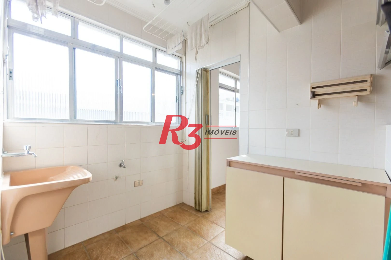 Apartamento com 2 dormitórios à venda, 62 m² por R$ 690.000,00 - Gonzaga - Santos/SP