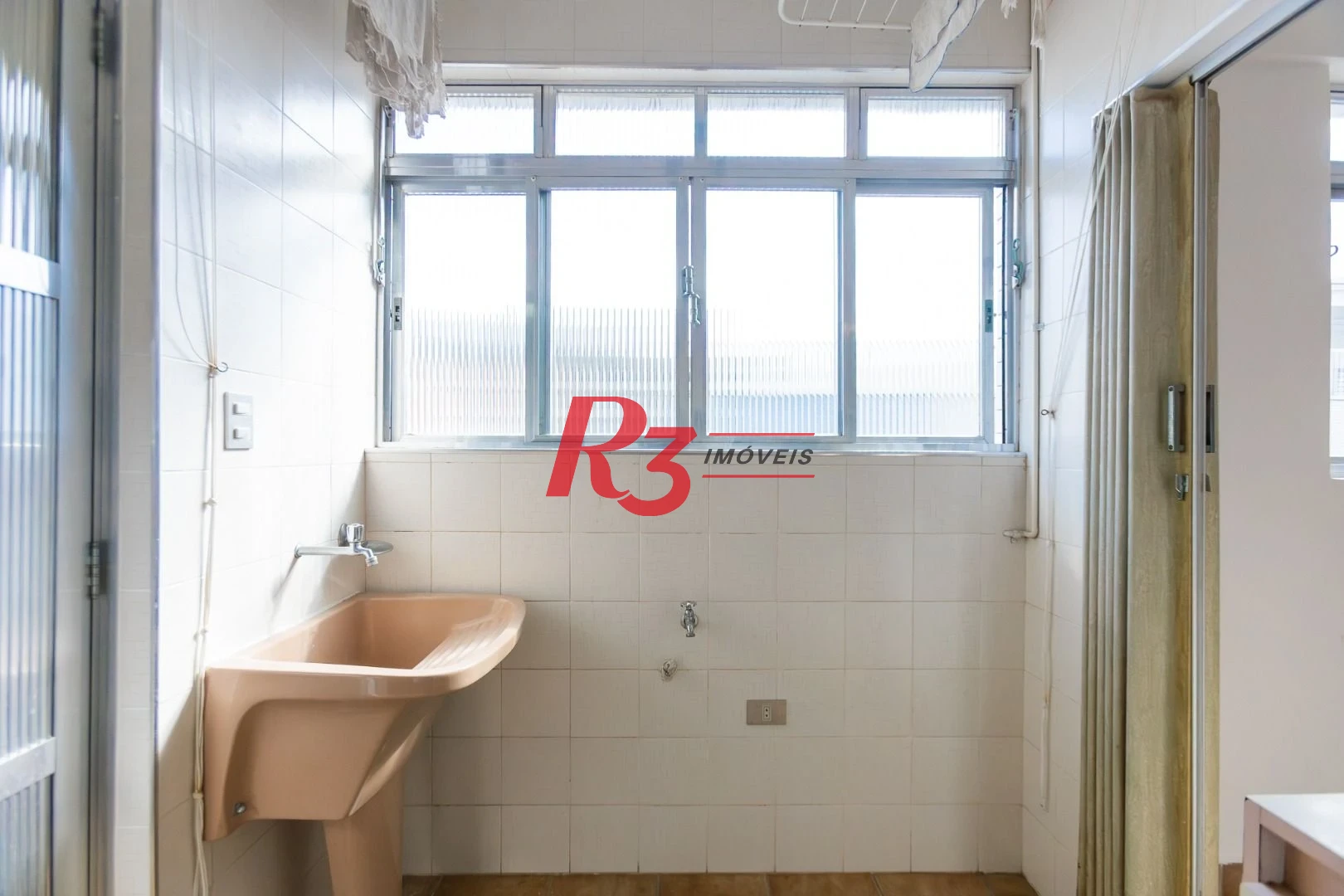 Apartamento com 2 dormitórios à venda, 62 m² por R$ 690.000,00 - Gonzaga - Santos/SP