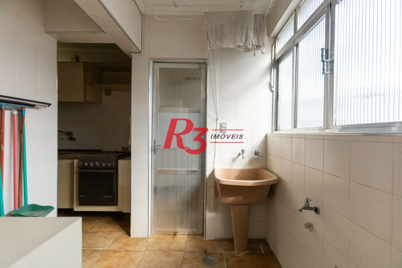 Apartamento com 2 dormitórios à venda, 62 m² por R$ 690.000,00 - Gonzaga - Santos/SP
