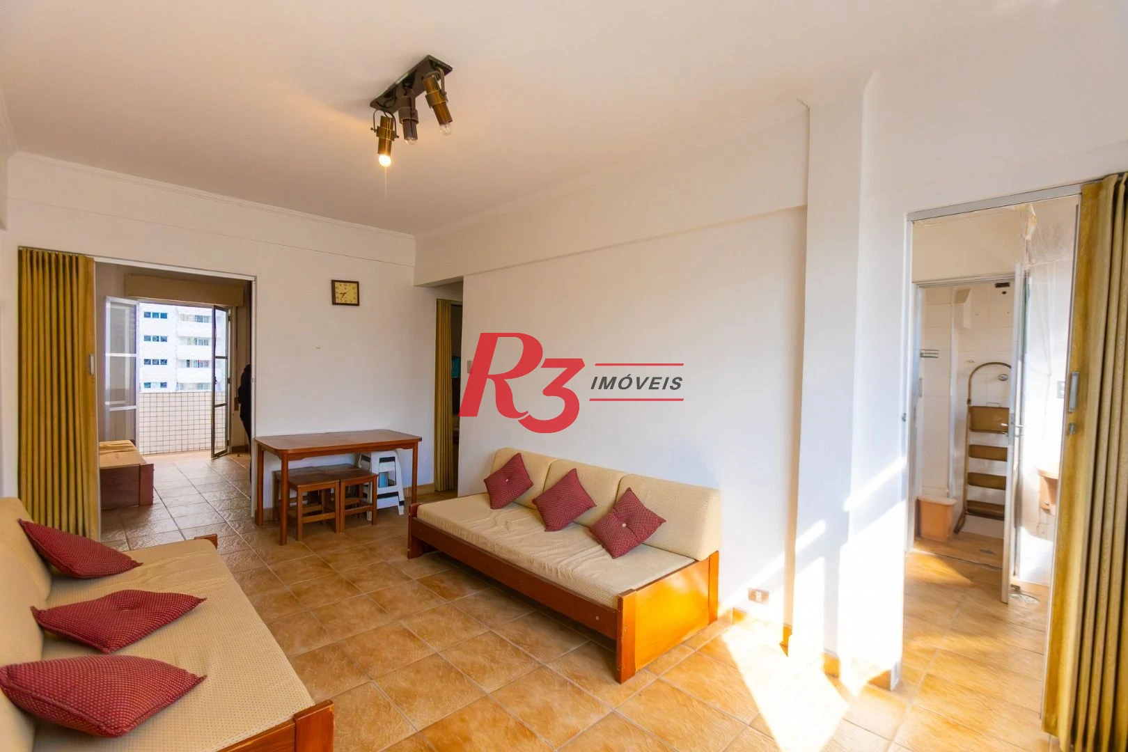 Apartamento com 2 dormitórios à venda, 62 m² por R$ 690.000,00 - Gonzaga - Santos/SP